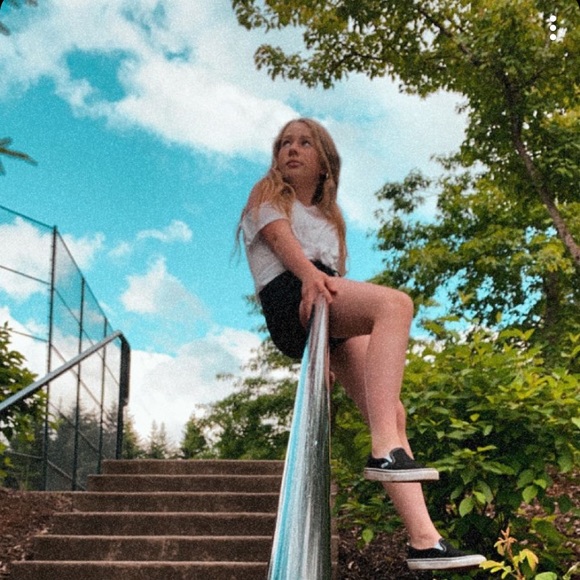 Meet your Posher, Isabel - Picture 1 of 1